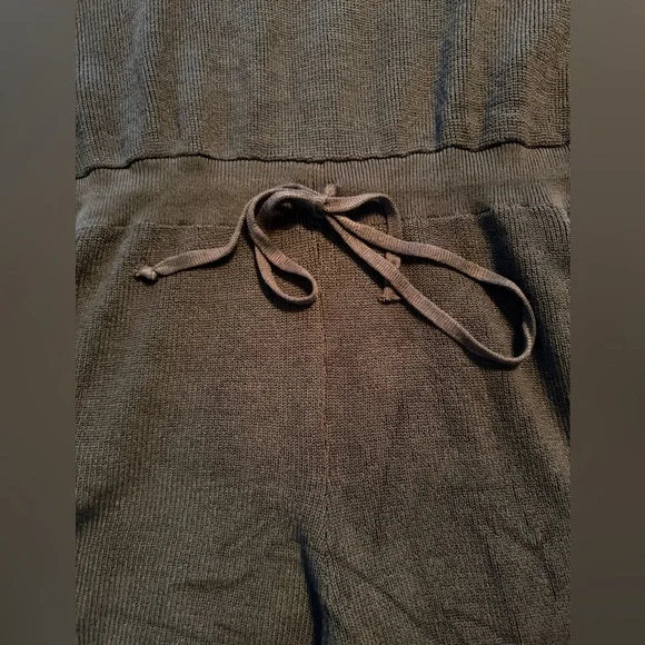 Stylish Sleeveless Green Romper - Picture 4 of 12